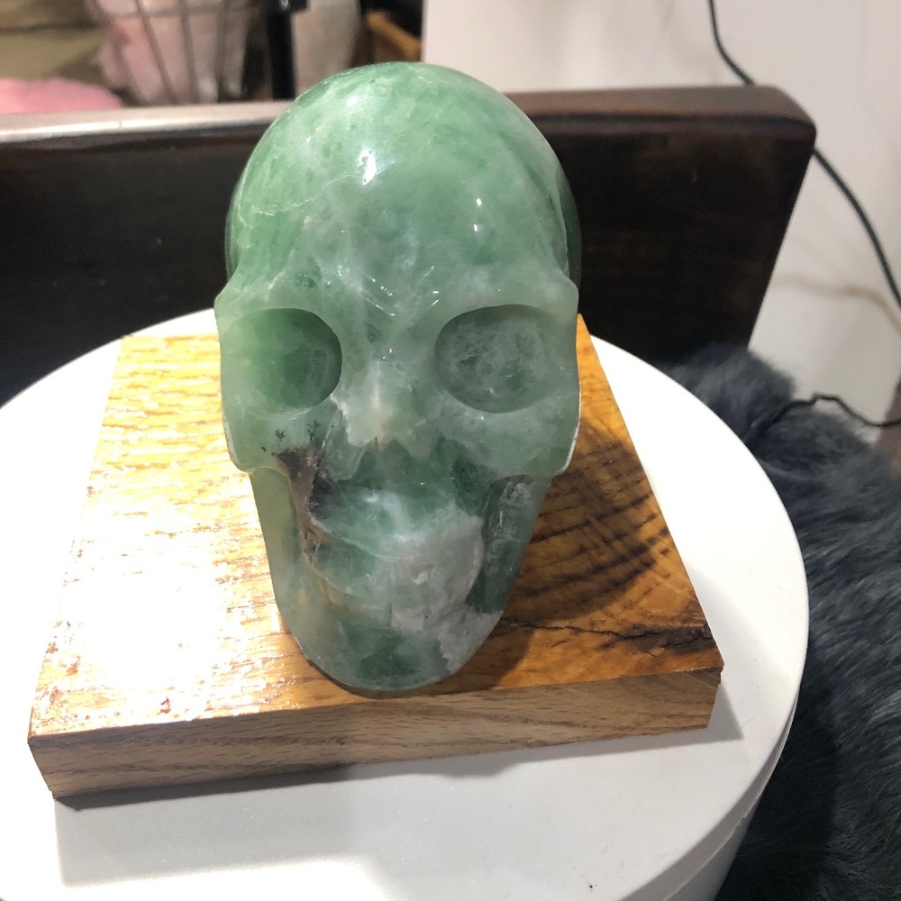 FLUORITE SKULL green